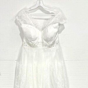 Unbranded white tule lace wedding dress very pretty with Lace up back